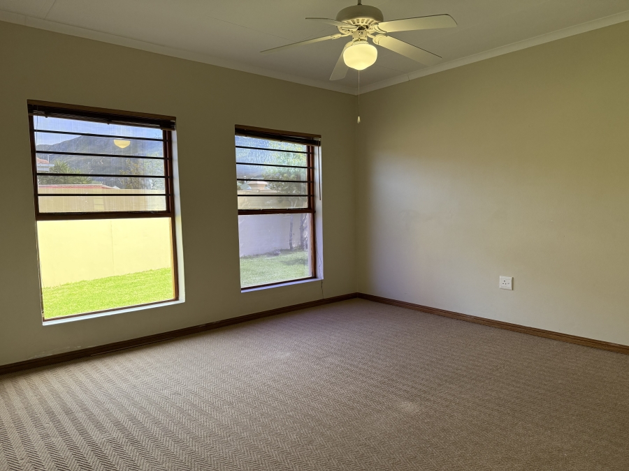 3 Bedroom Property for Sale in Sandbaai Western Cape